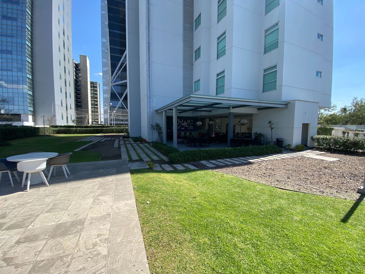 42 de 50: Áreas verdes/terraza