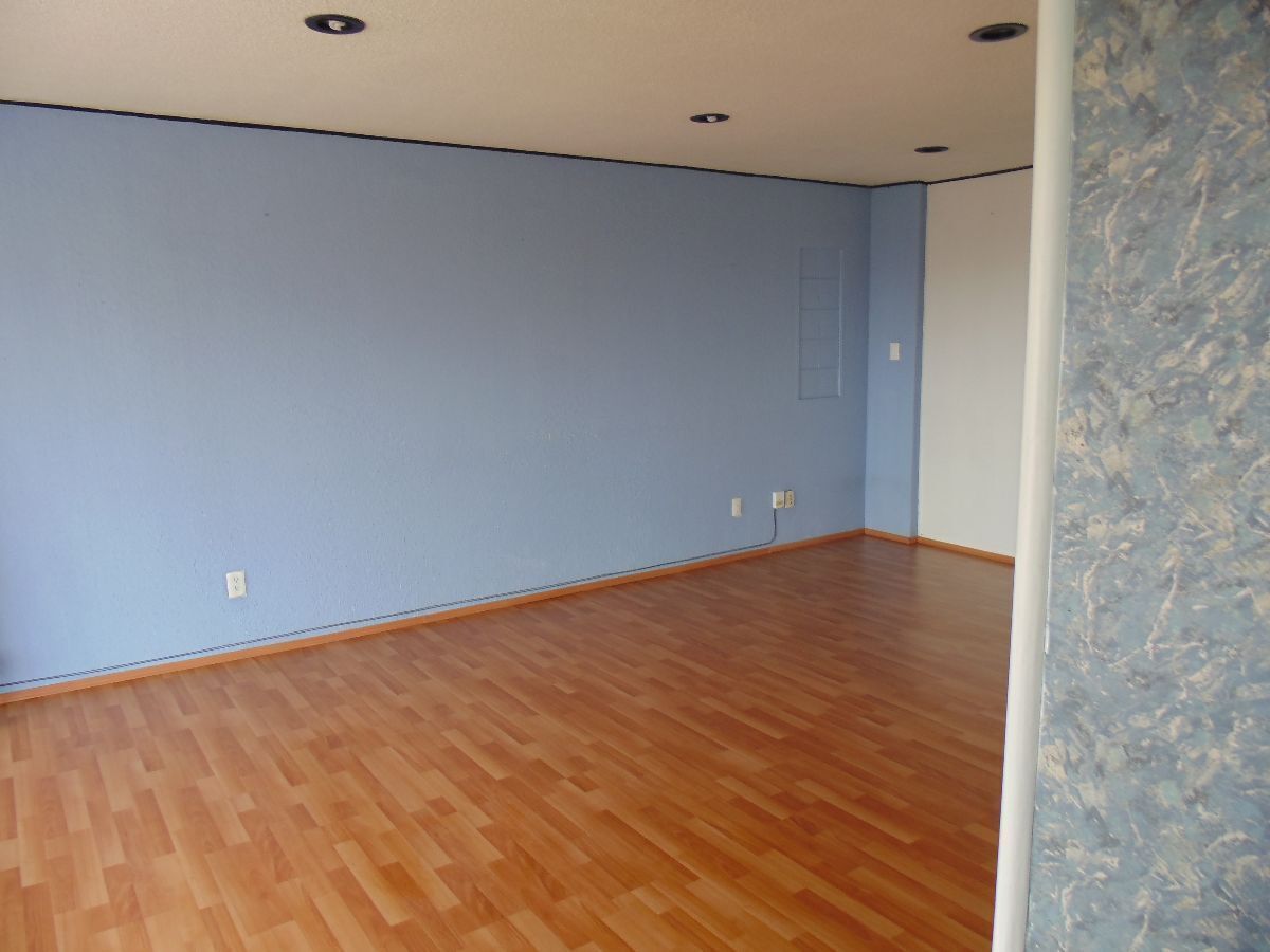 3 of 24: Area para oficinas u otro