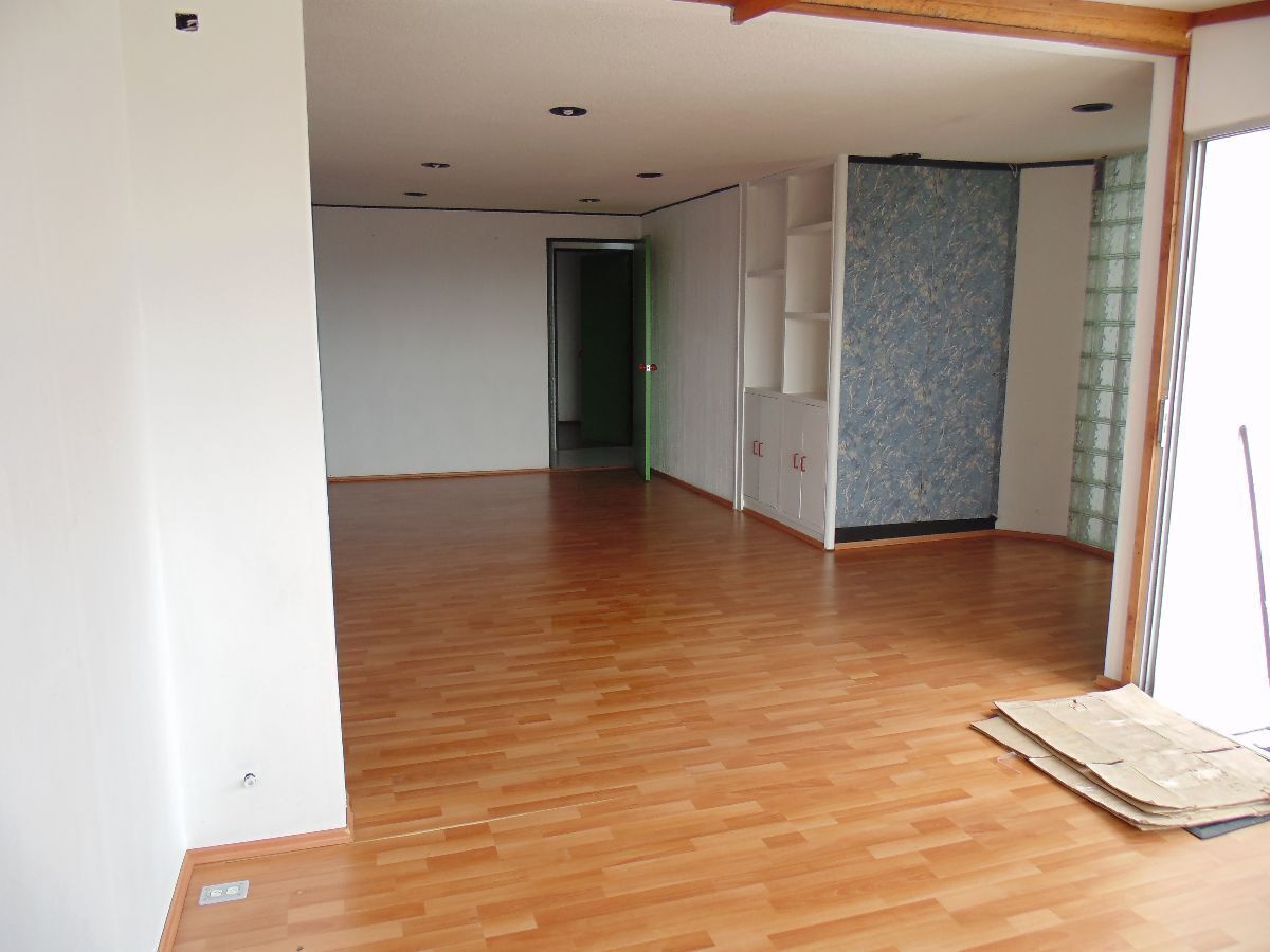 11 of 24: Area para oficinas u otro