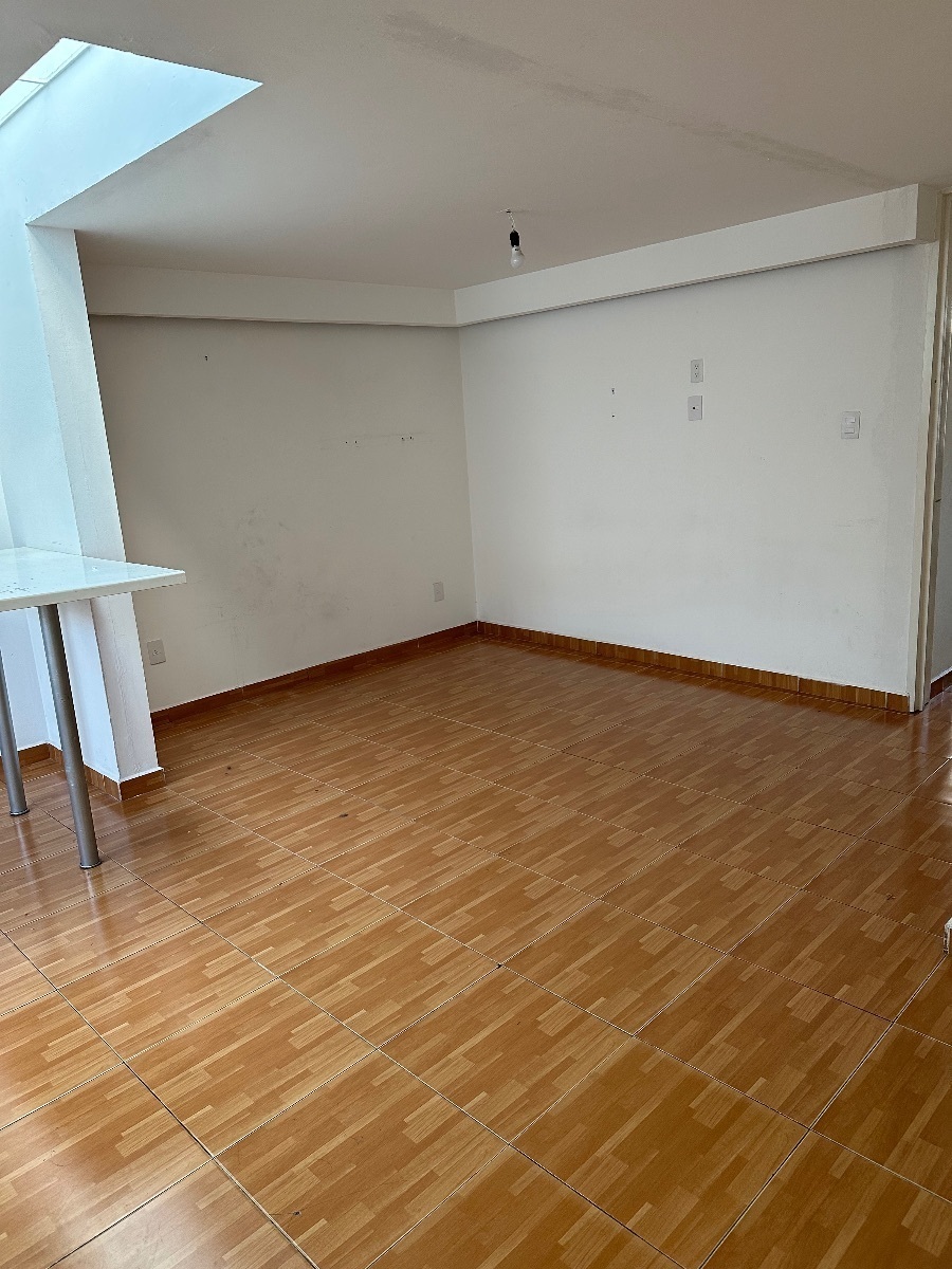 4 of 5: Sala 