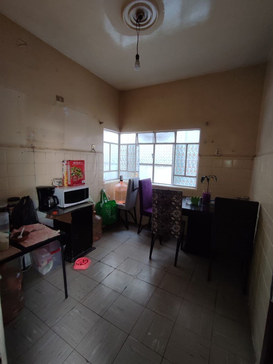 EXCELENTE CASA PARA REMODELAR