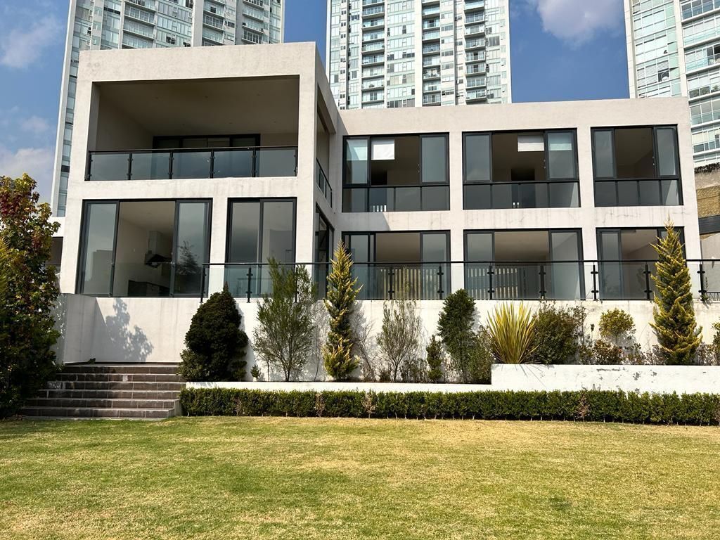 RENTA DE CASA EN BOSQUE REAL