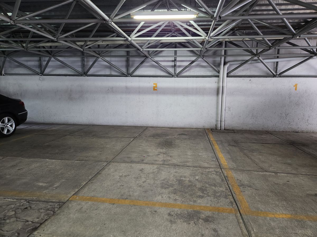 9 de 9: 2 estacionamientos independientes