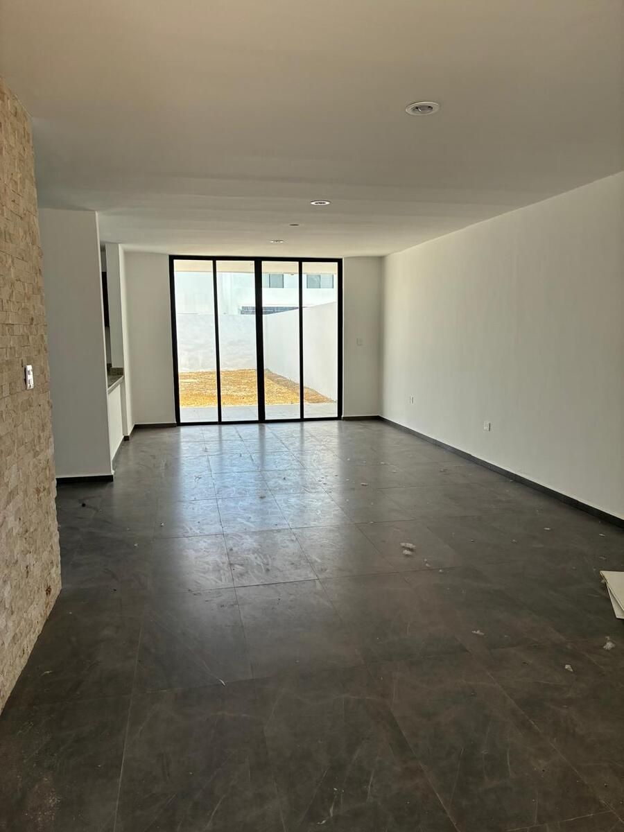 2 de 18: Sala y Comedor