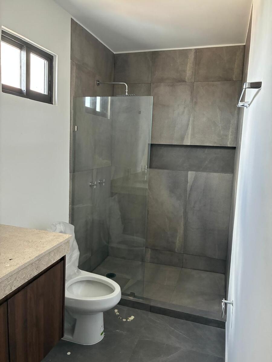 11 de 17: Baño Tercera Recámara