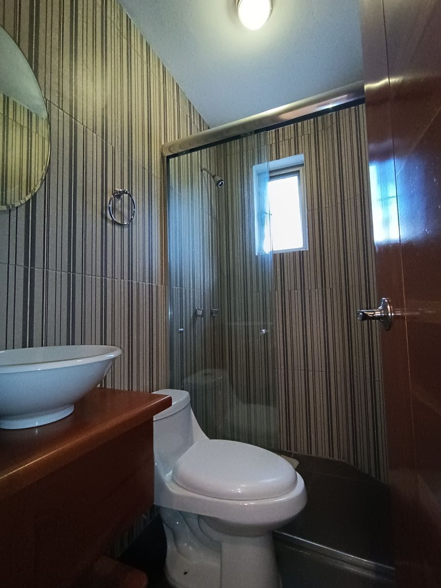 5 de 21: Baño planta baja 