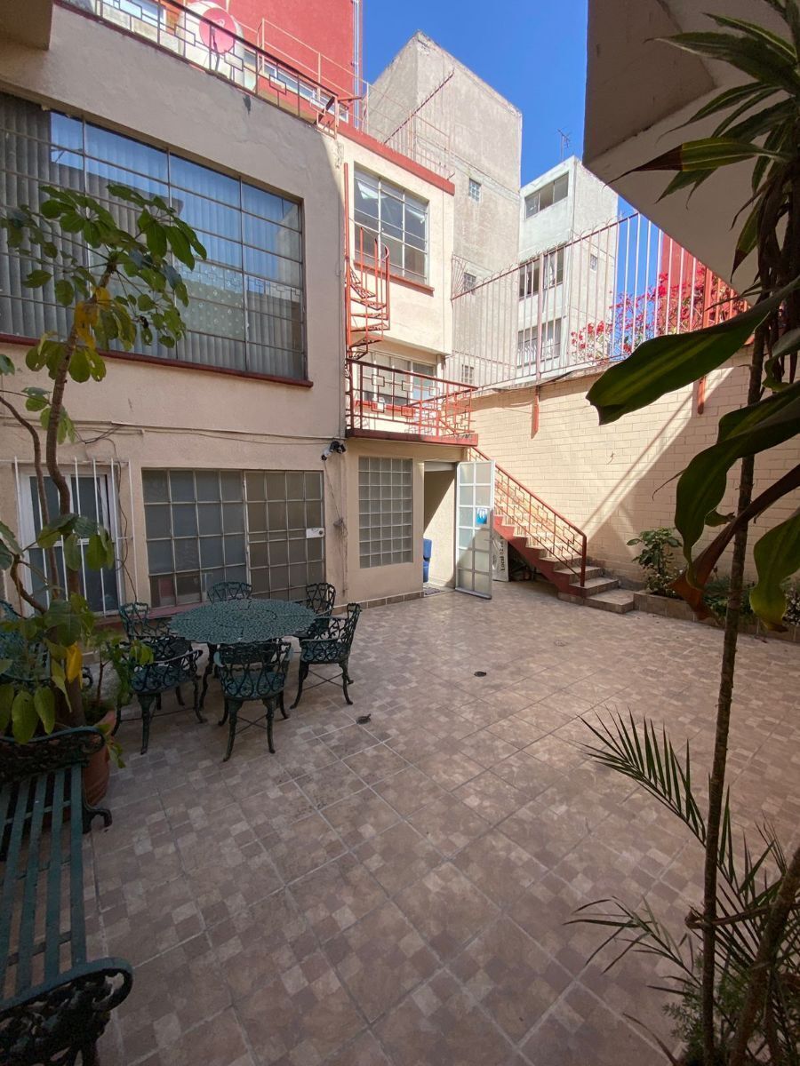 2 de 24: Patio intermedio