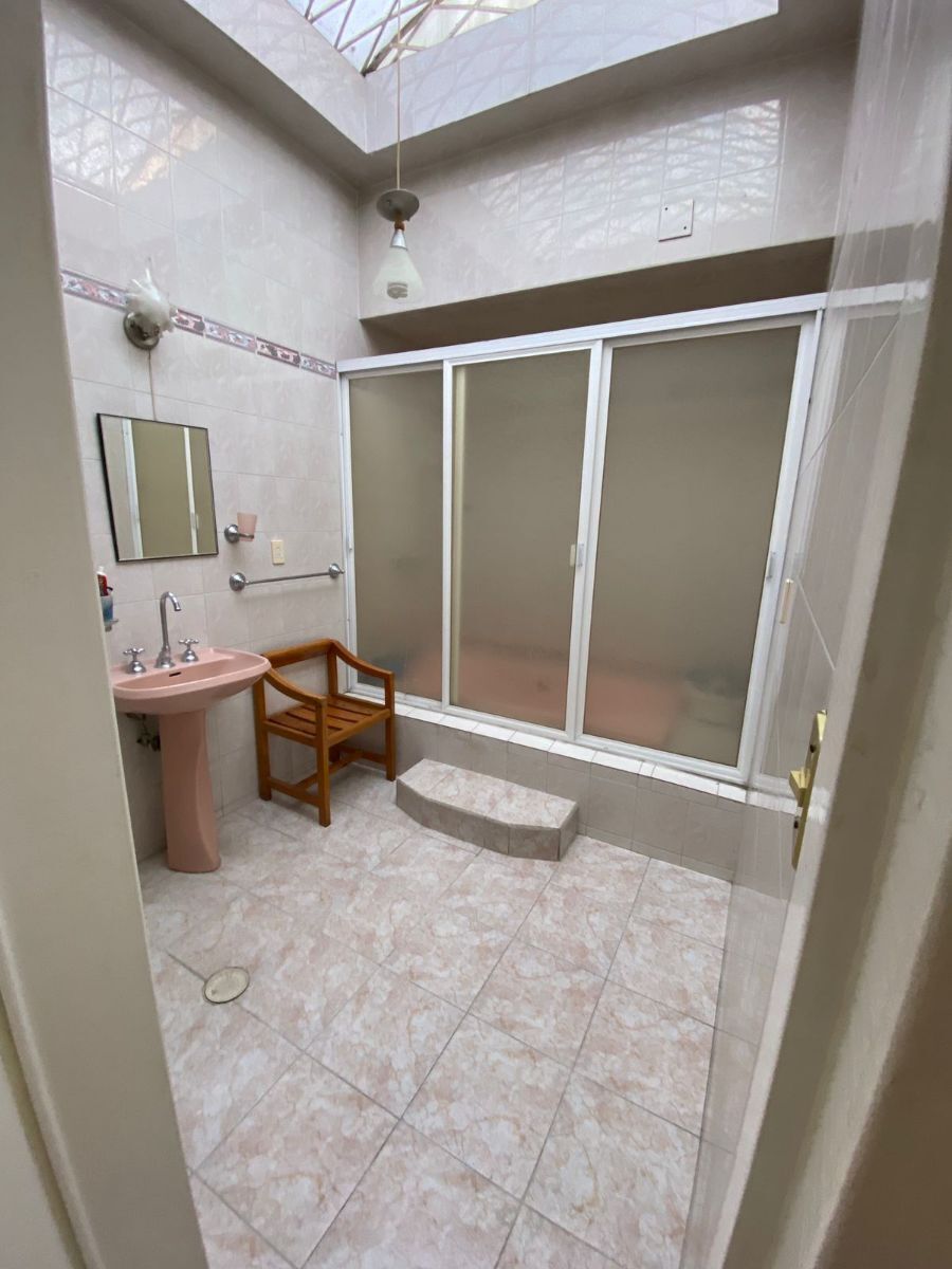 19 de 24: Baño recamara principal
