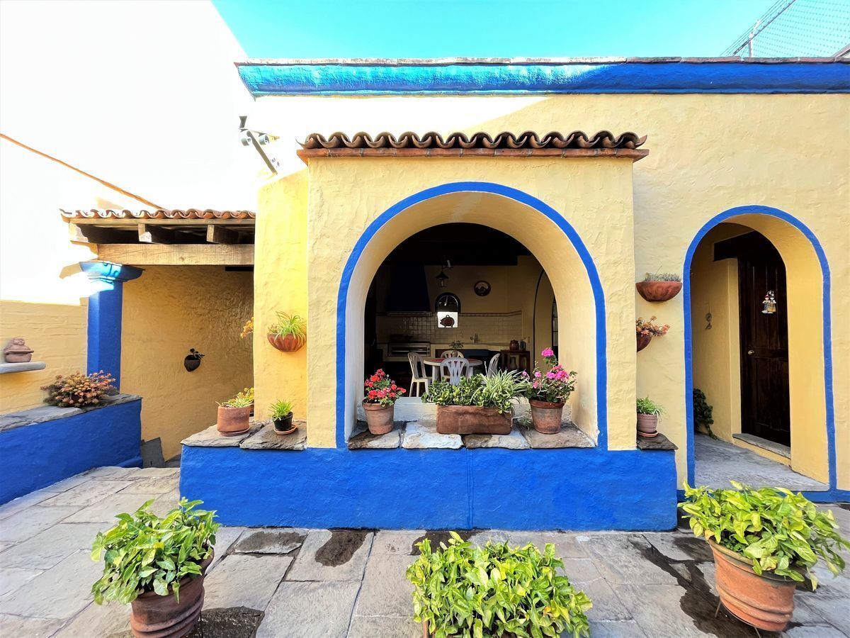 2 de 25: TERRAZA CON COCINETA Y MEDIO BAÑO