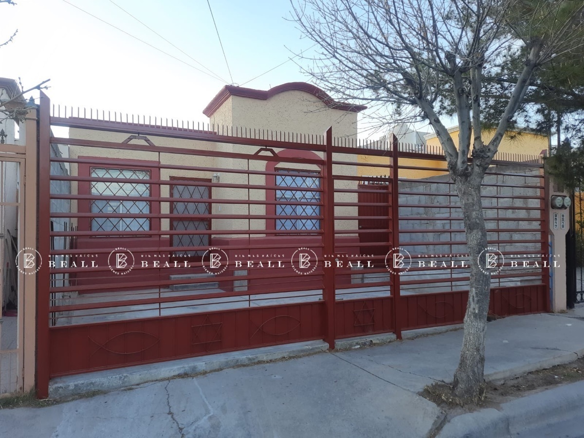 1 de 10: Fachada con barandal