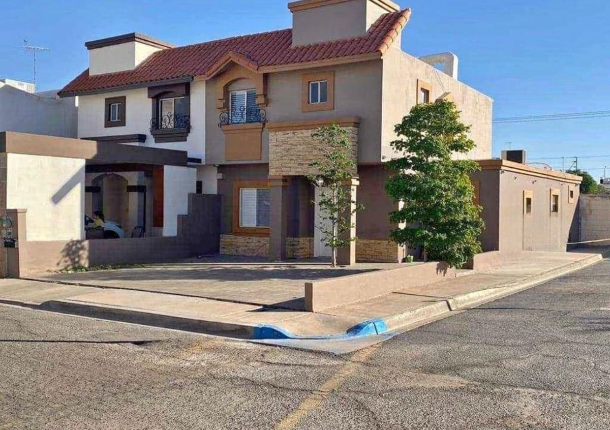 SE RENTA CASA RESIDENCIAL EN PUERTA DE HIERRO ZONA DORADA AMUEBLADA, foto 1 de 24