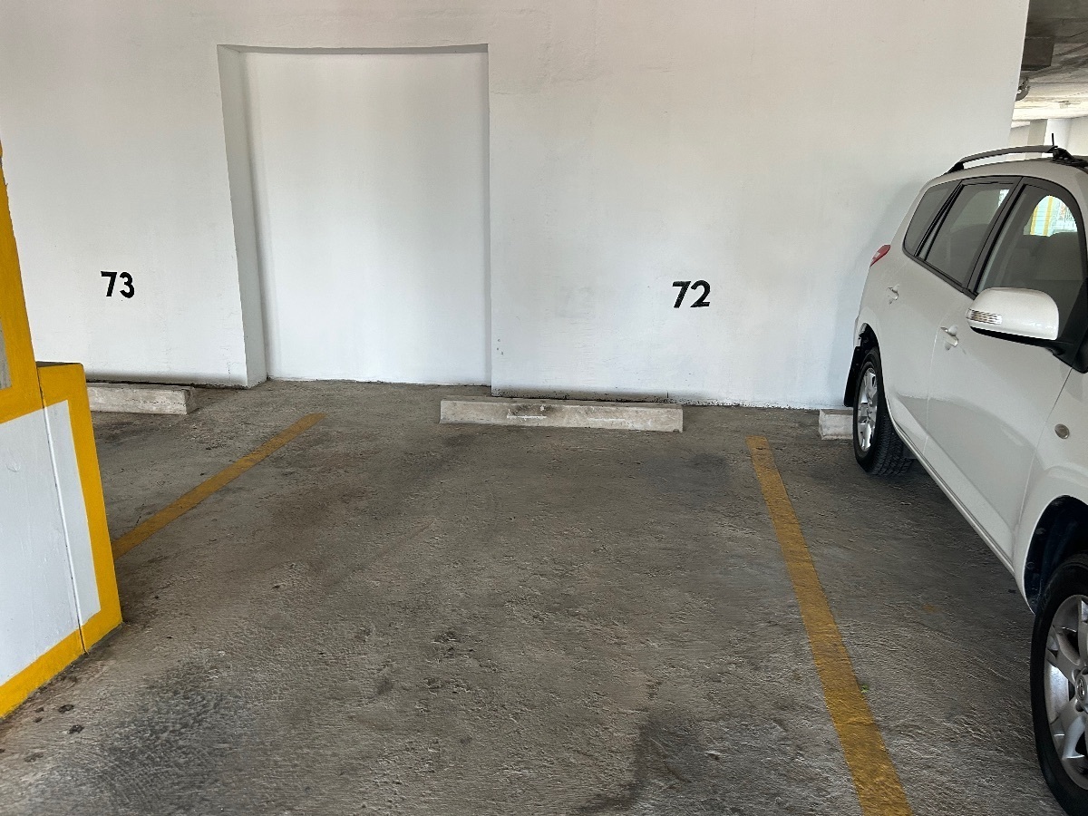 24 de 33: Estacionamiento 1