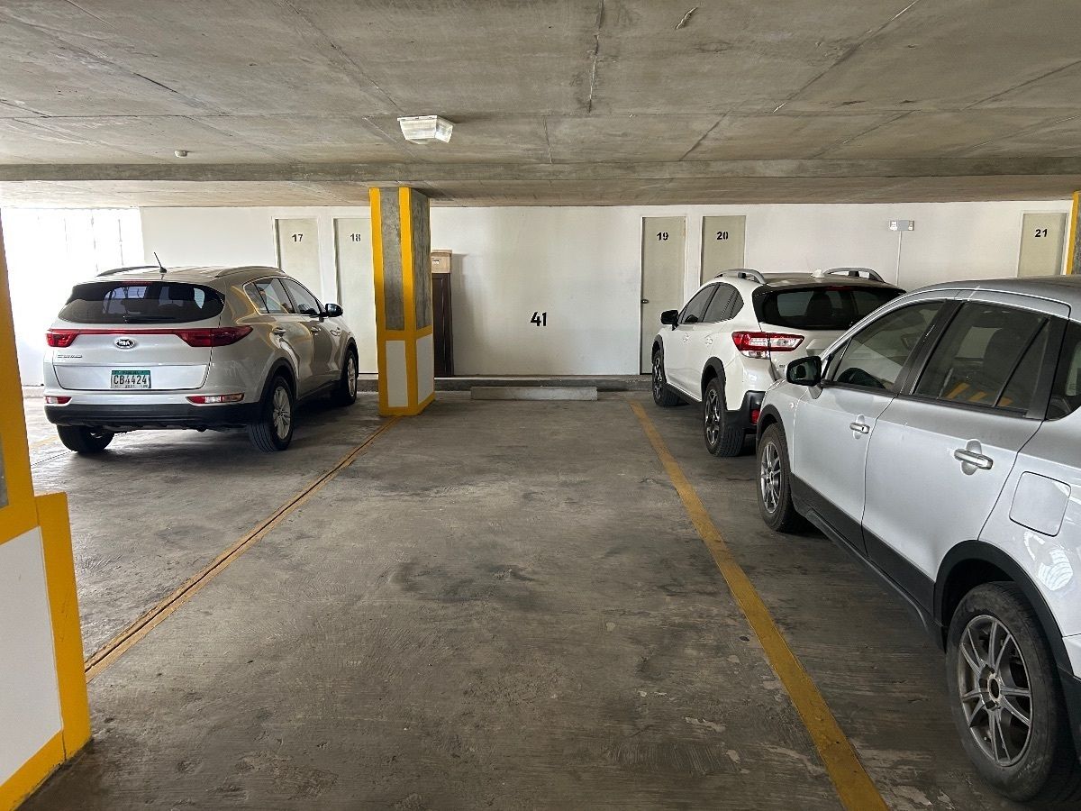 27 de 33: Estacionamientos 2 y 3