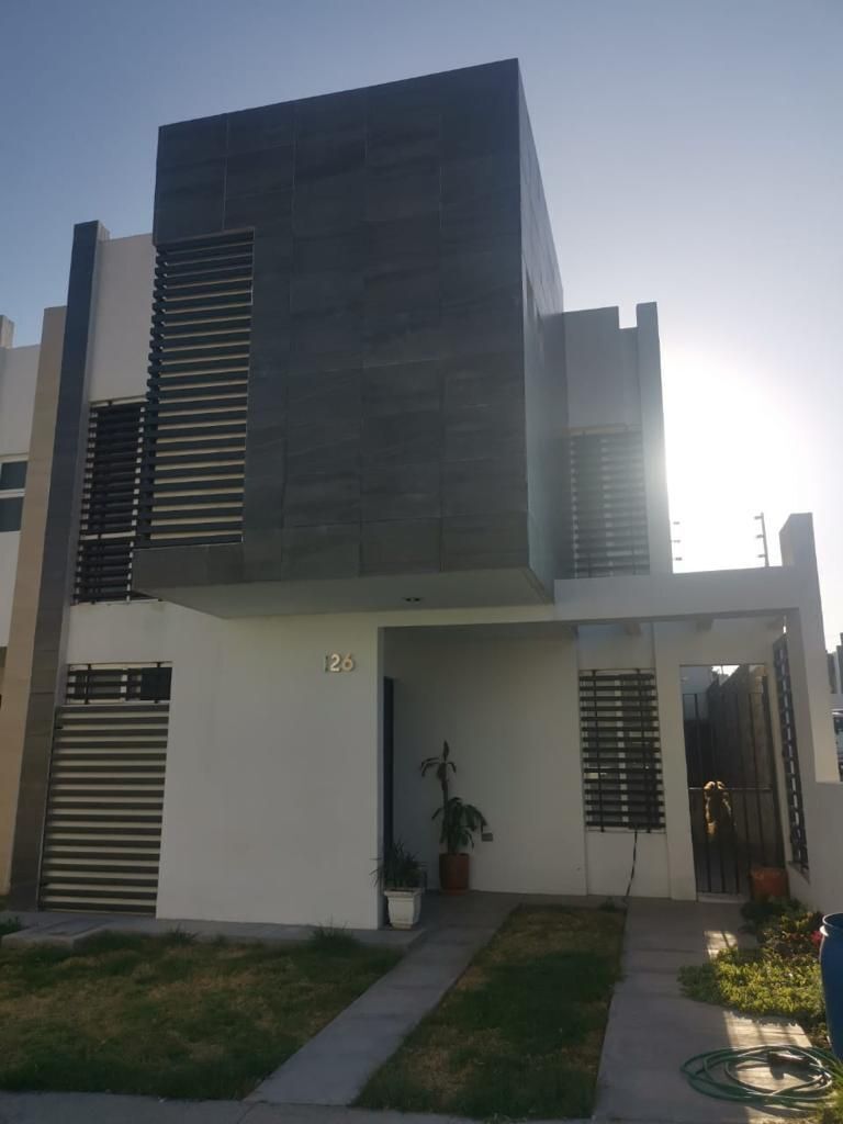 1 de 3: FACHADA