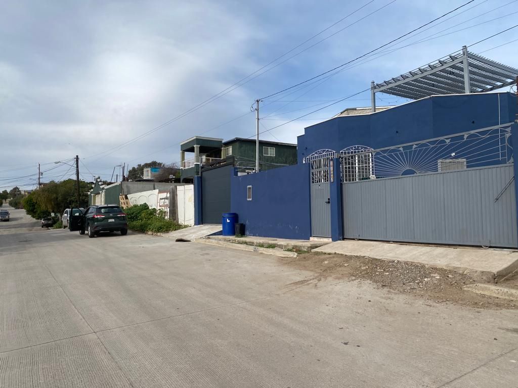SE VENDE PROPIEDAD CON DOS CASAS EN ROSARITO - foto 2