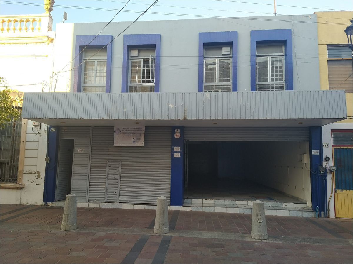 1 of 15: Fachada