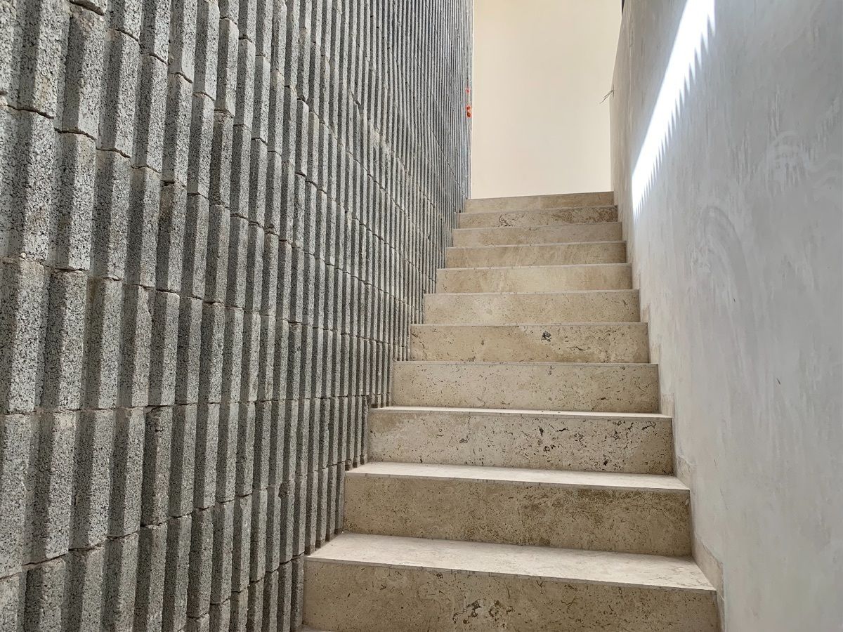 Escaleras al segundo piso 