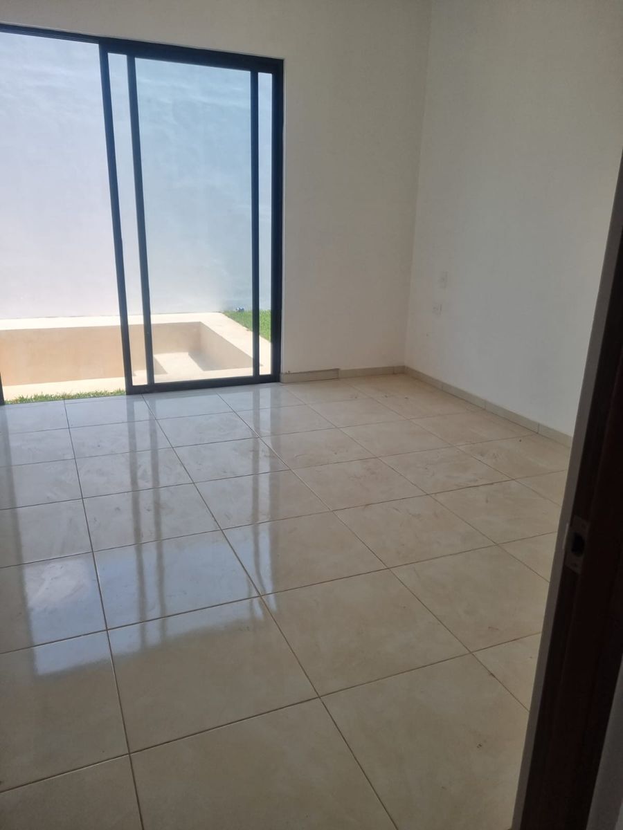 24 de 29: Privada Zendera, Conkal.
Casa de una planta.