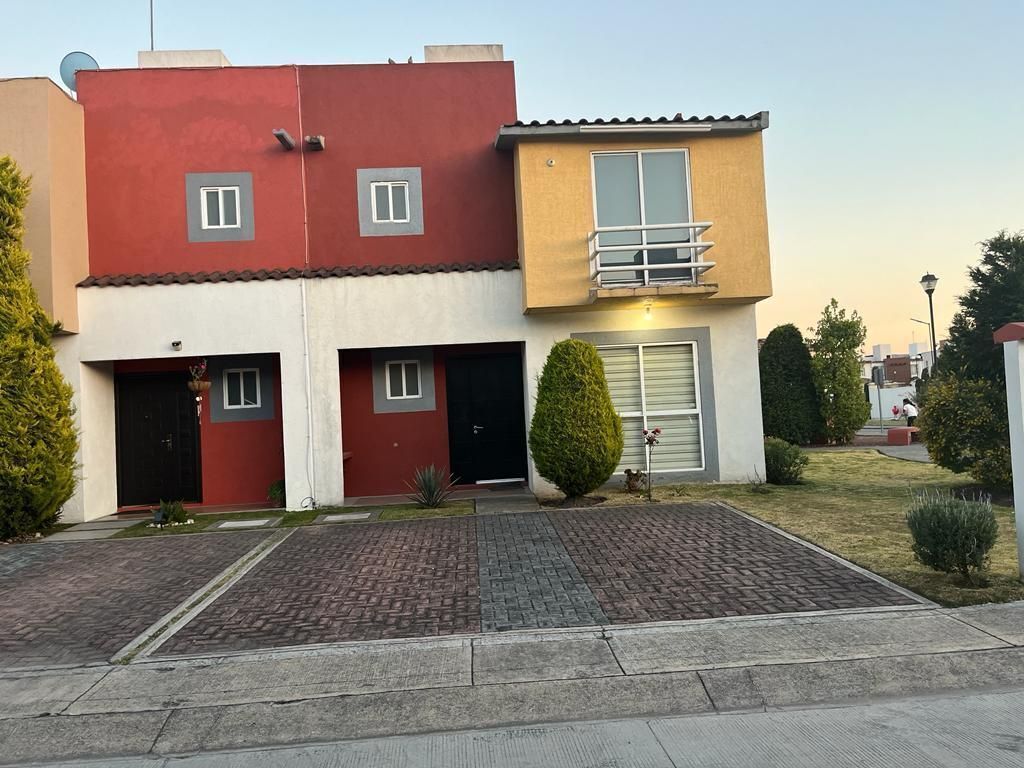 SE RENTA CASA EN TOSCANA CON SALIDA A CDMX