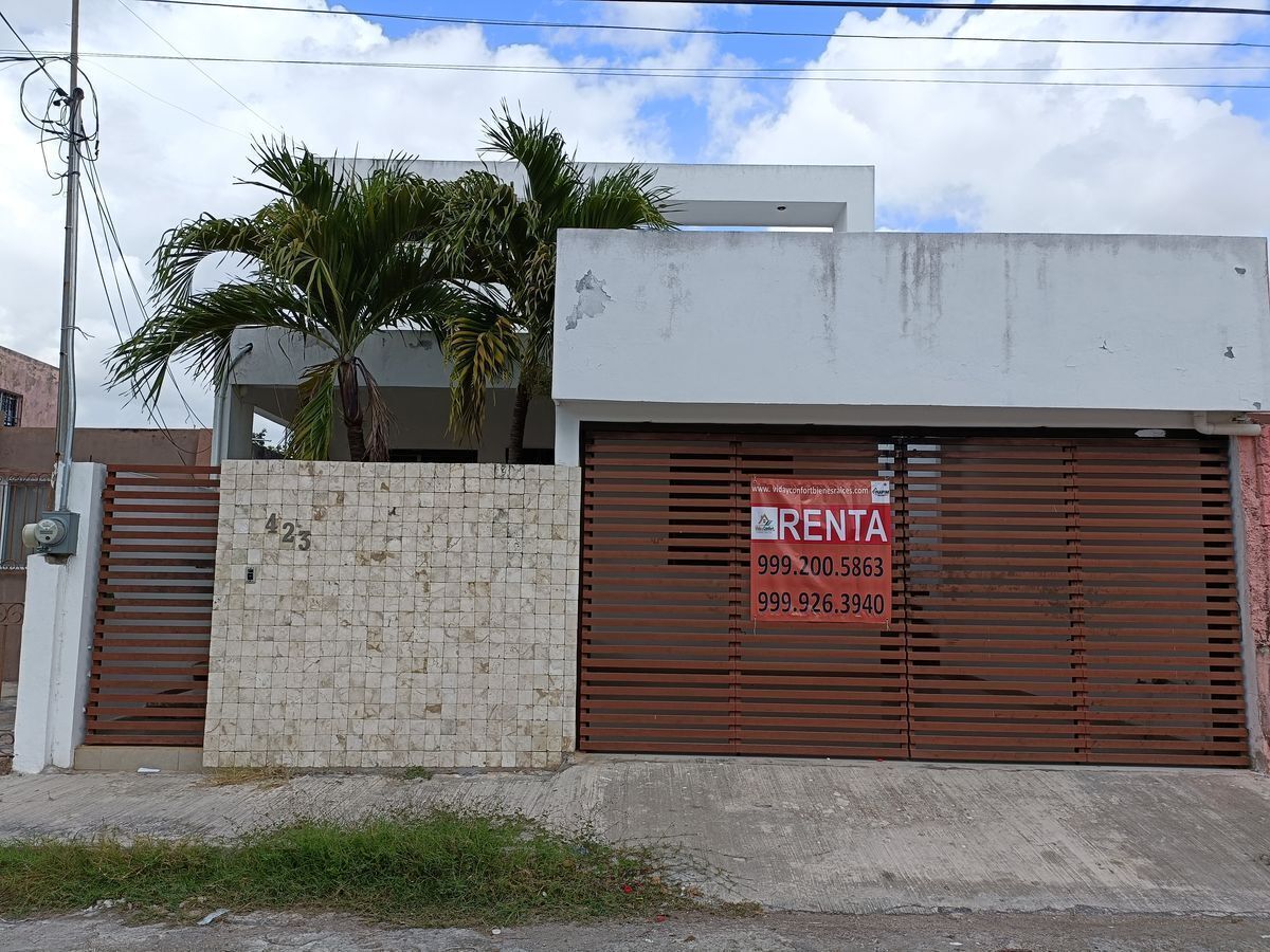 Renta, Casa en Residencial Pensiones, Con Salón Independiente.