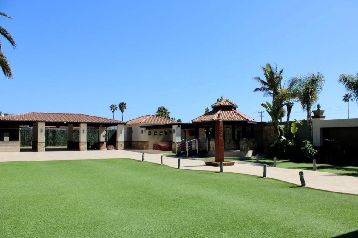 Event hall for sale, photo 1 of 18