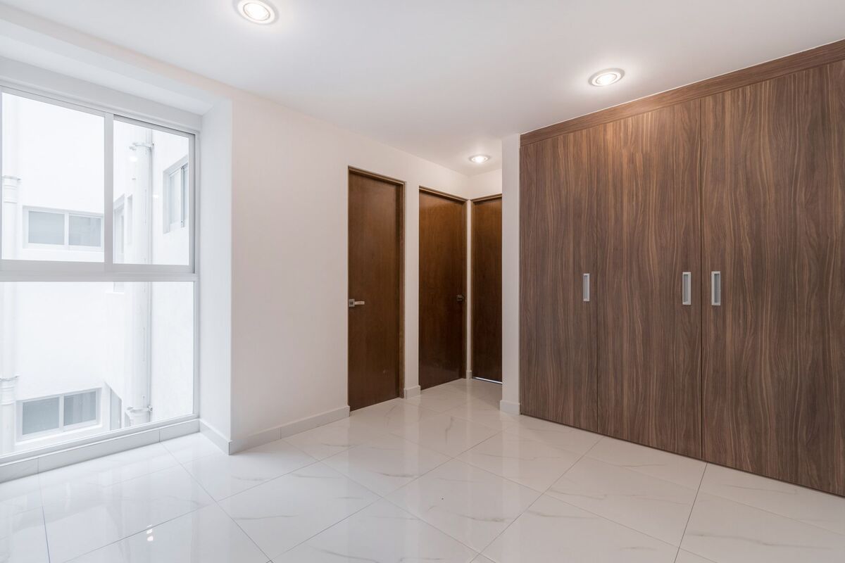 13 de 13: Imágenes ilustrativas únicamente. Se pueden ver acabados.