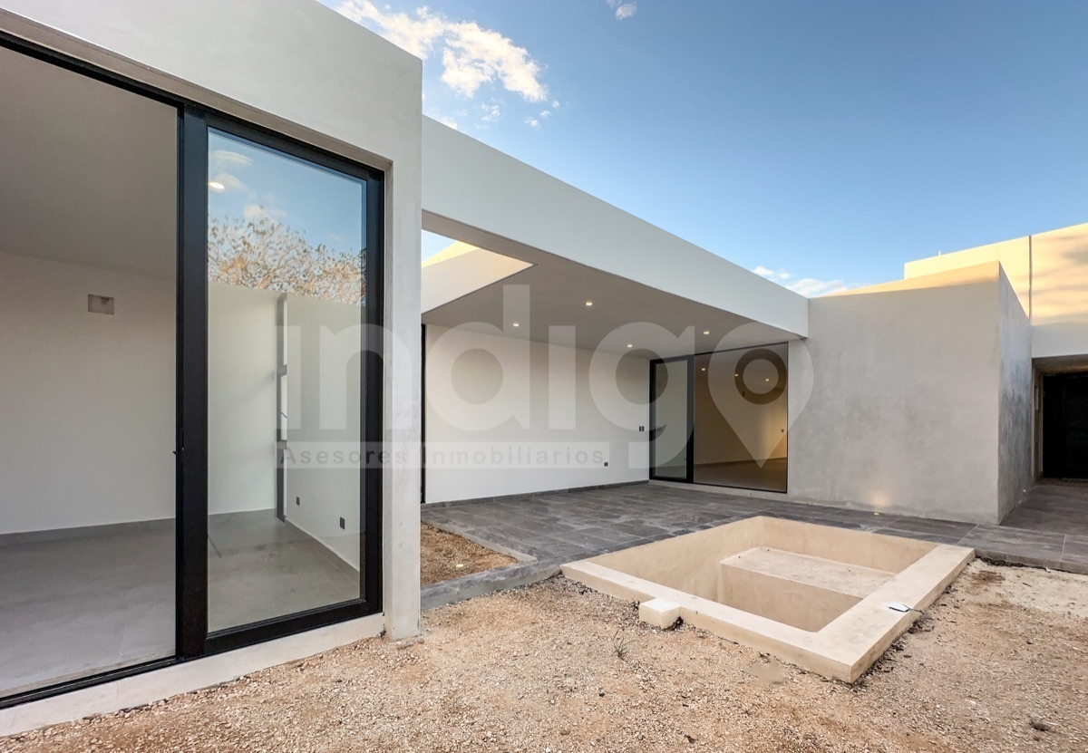 33 de 44: Salida al Jardín desde la Recámara Secundaria 1