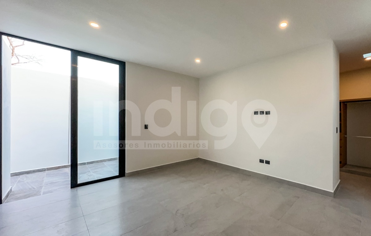 23 de 44: Recámara Principal con Terraza Privada