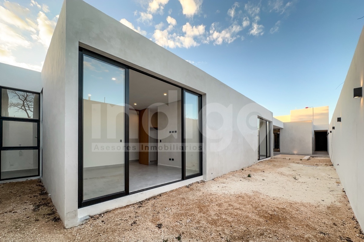 39 de 44: Salida al Jardín desde la Recámara Secundaria 2