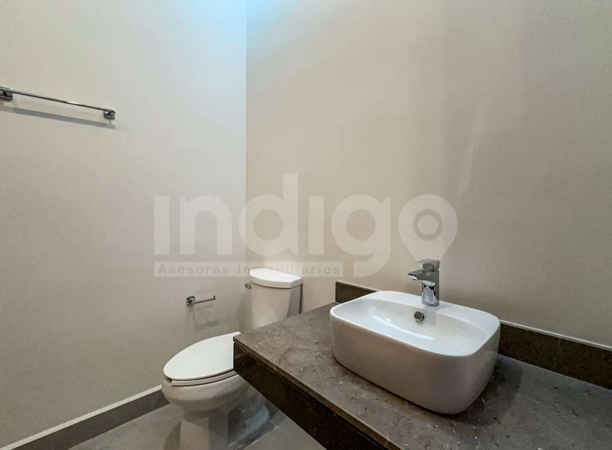 32 de 44: Baño Recámara Secundaria 1