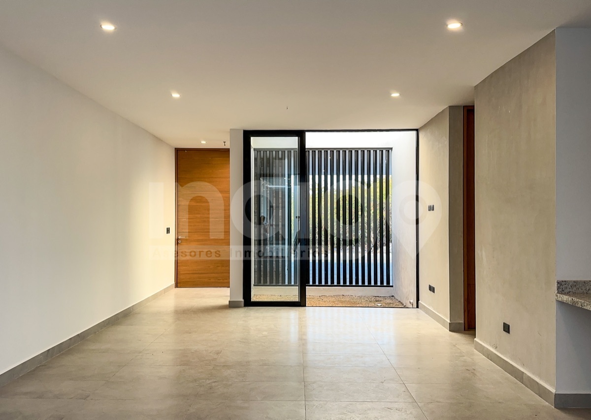 12 de 44: Sala con Vista al Jardín Interior