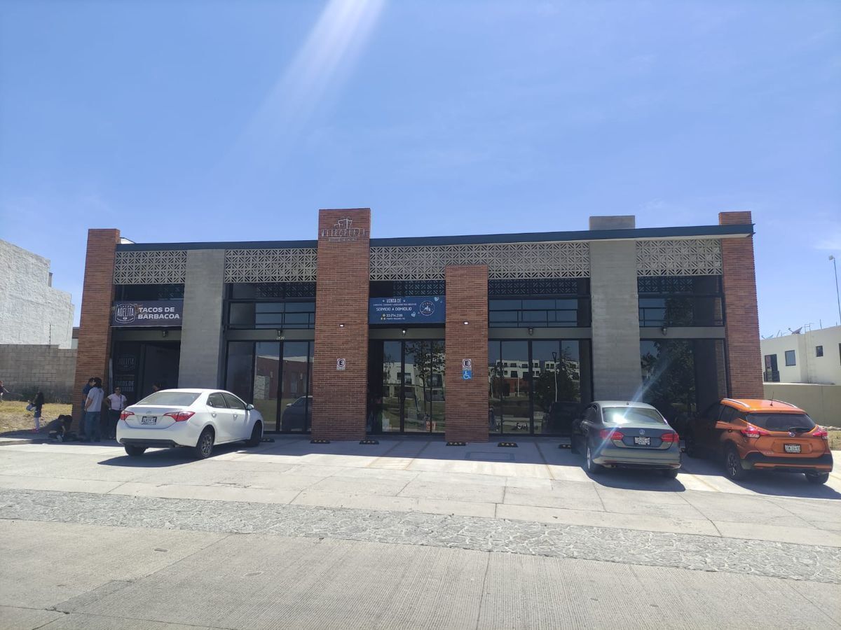 Local comercial dentro de Adamar