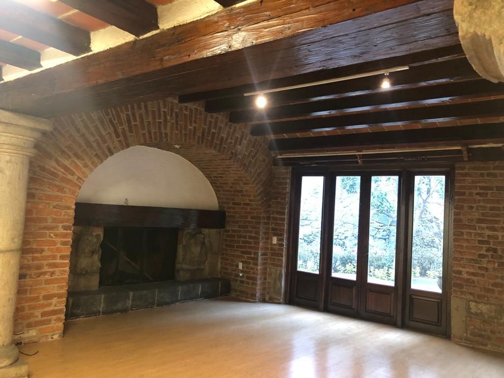 4 of 31: Sala