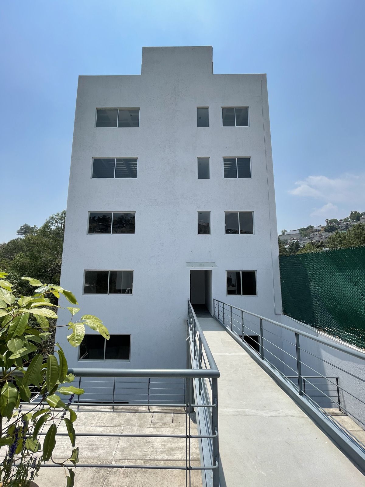 3 de 32: Fachada. Accésit a departamentos