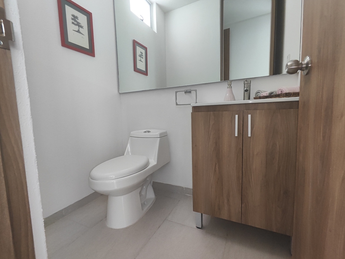 11 de 33: Medio baño