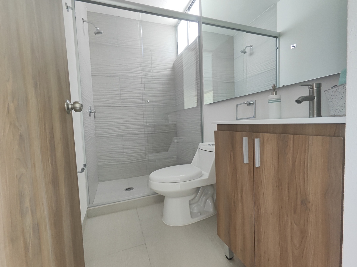 29 de 33: Area Social / Baño