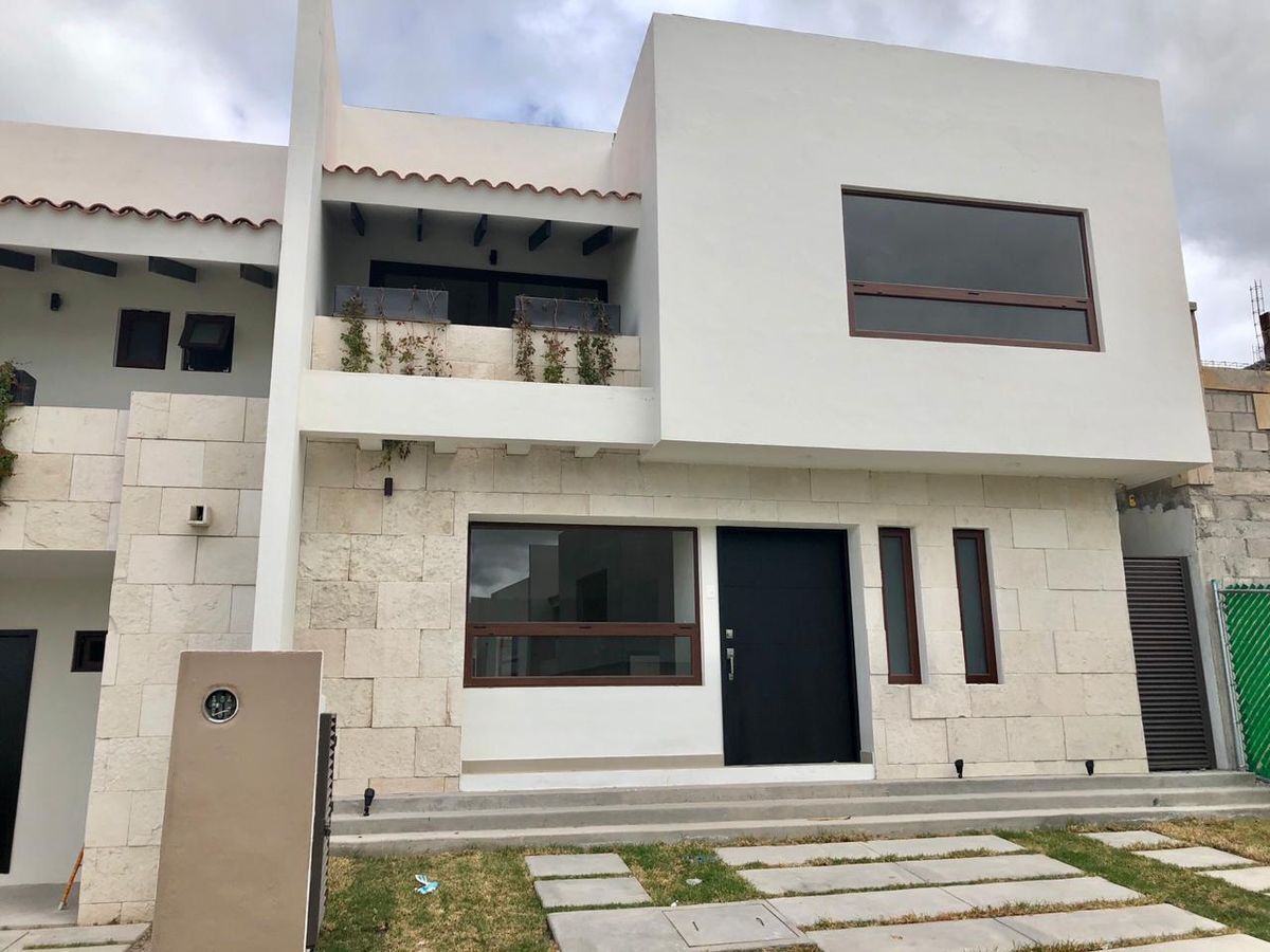 CASA EN VENTA EN ALTOZANO, QRO, CLUSTER METEORO