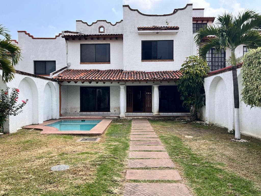 CASA CON ALBERCA, ATZINGO DIAMANTE, ZONA NORTE, CUERNAVACA, MORELOS