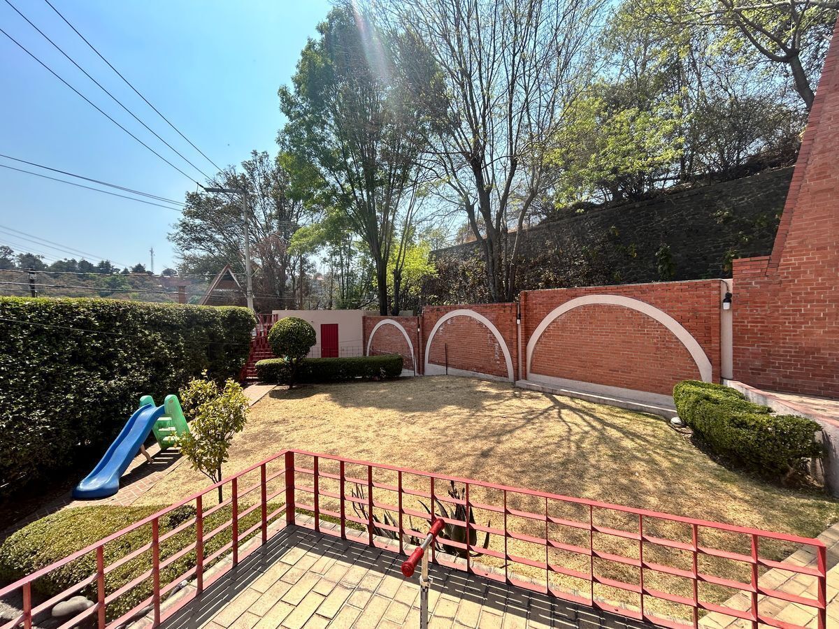 Casa en Fraccionamiento - Lomas de las Aguilas en VENTA