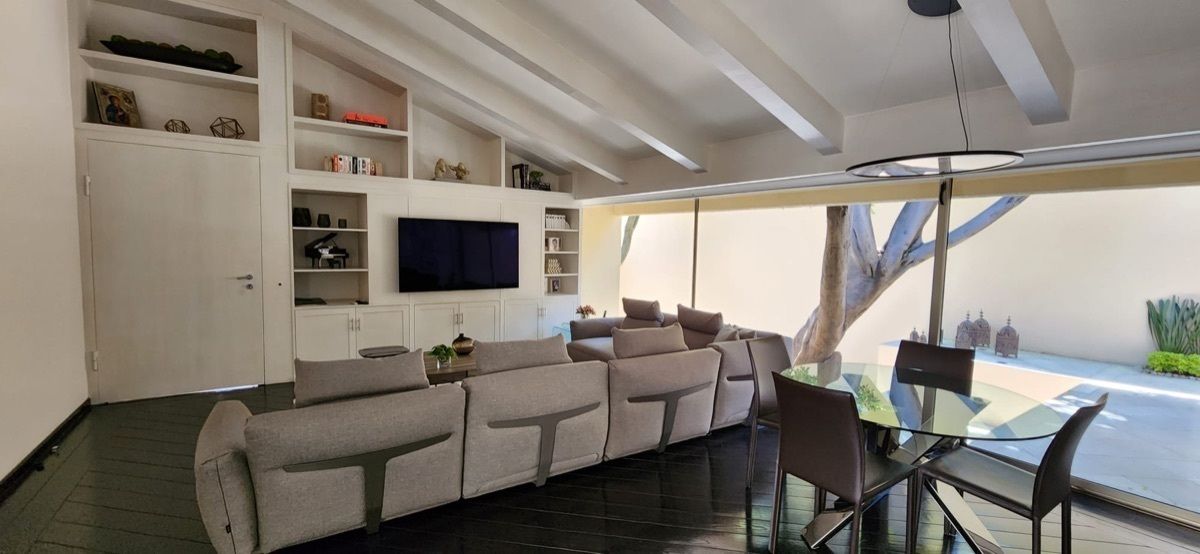 30 de 36: Family room area de recámaras . Blindado