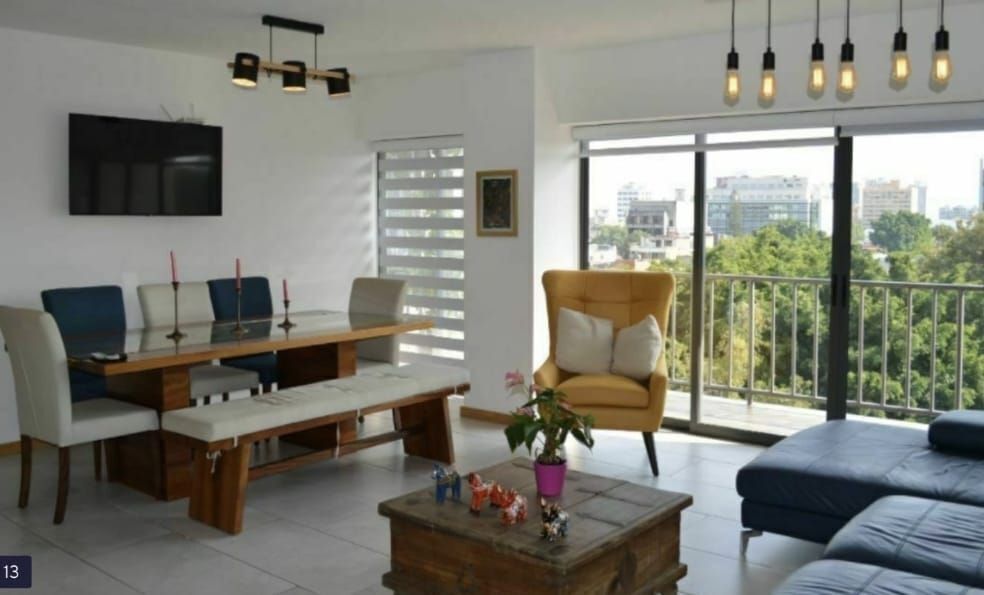 1 of 13: Sala - comedor que se integra al balcon