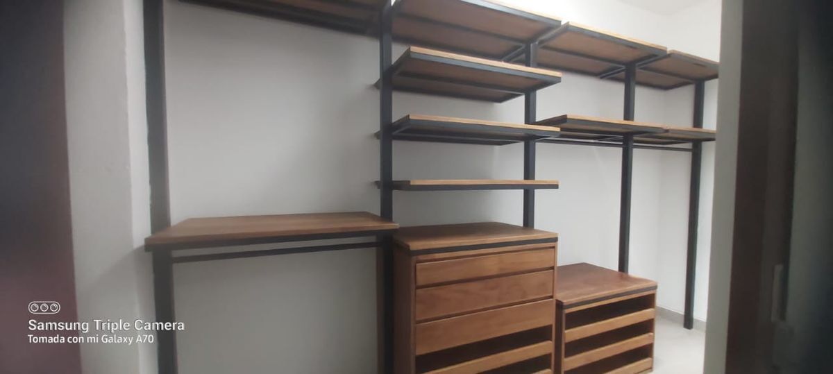 8 de 9: Vestidor recámara principal. 