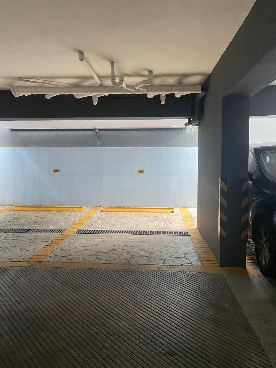 10 de 13: parqueo techado *uno solo