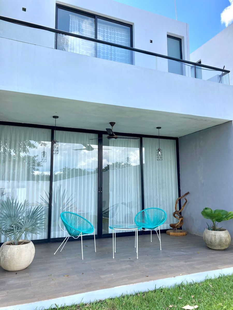 3 of 14: TERRAZA
