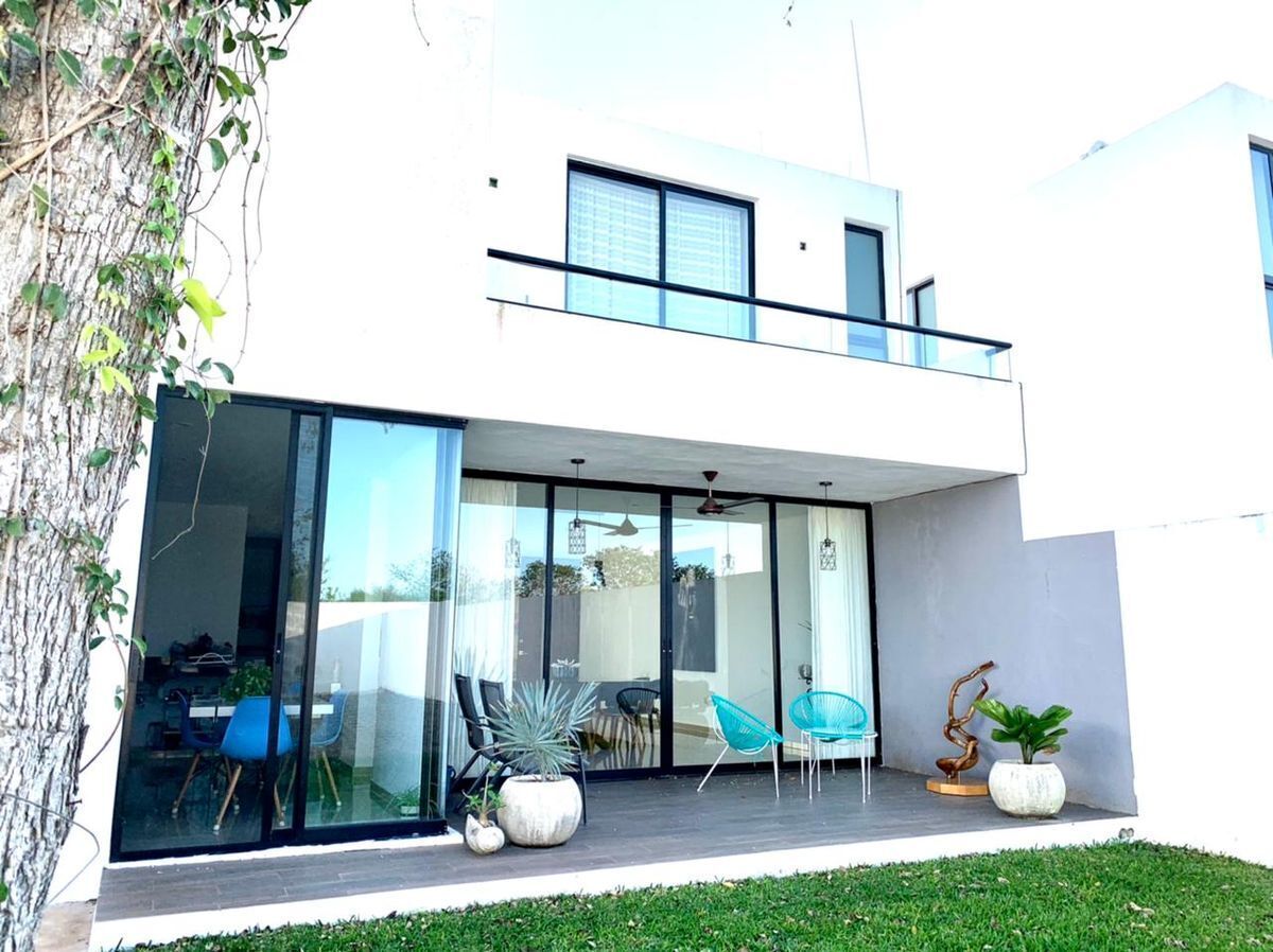 2 of 14: TERRAZA JARDIN