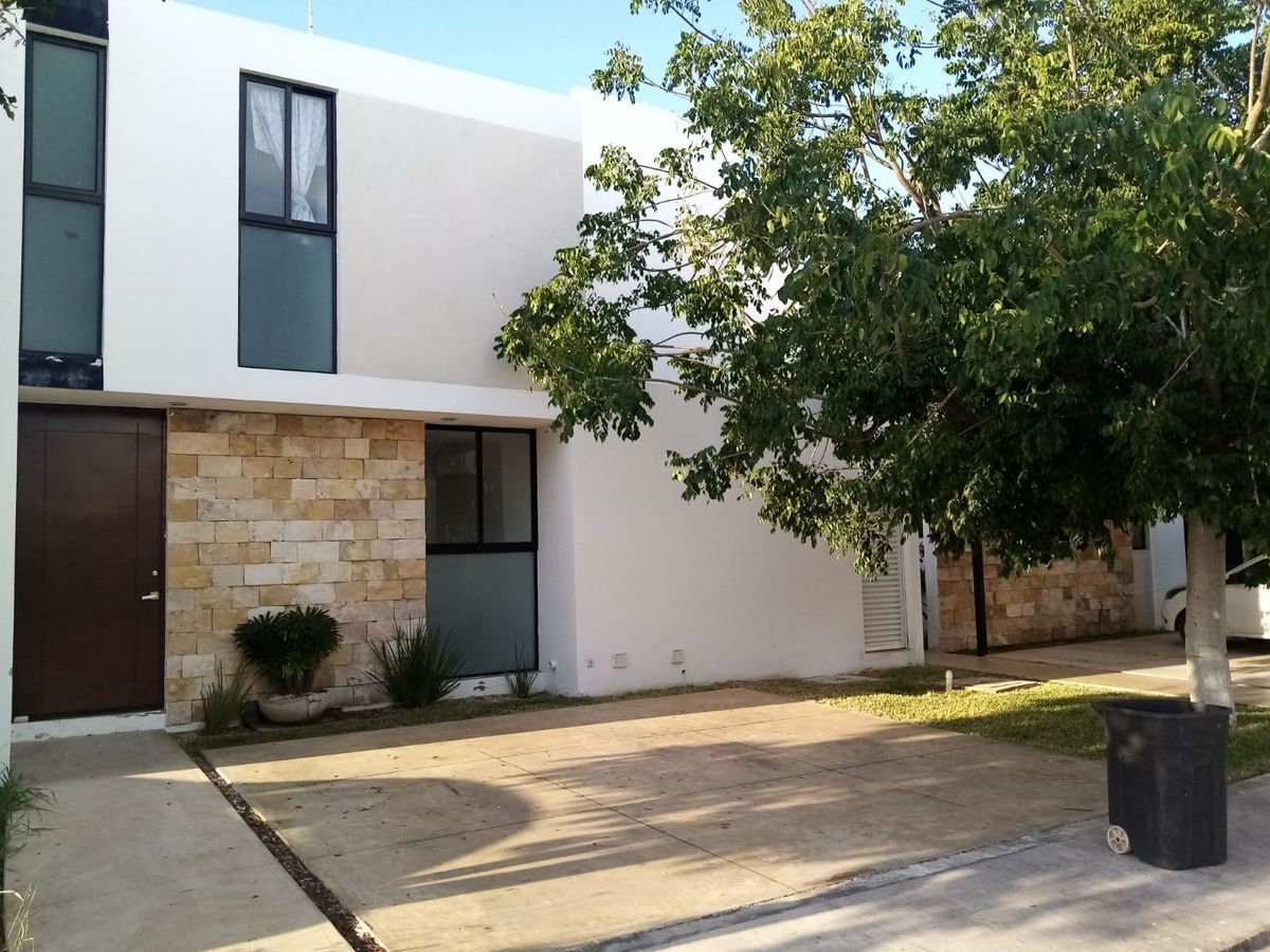 1 of 14: FACHADA FRONTAL