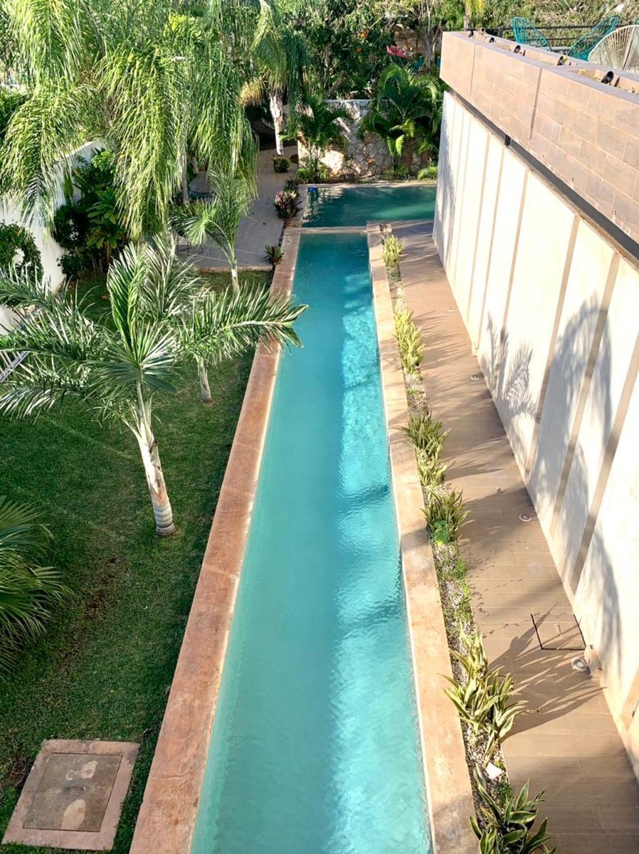 13 de 14: AMENIDADES CON CARRIL DE NADO