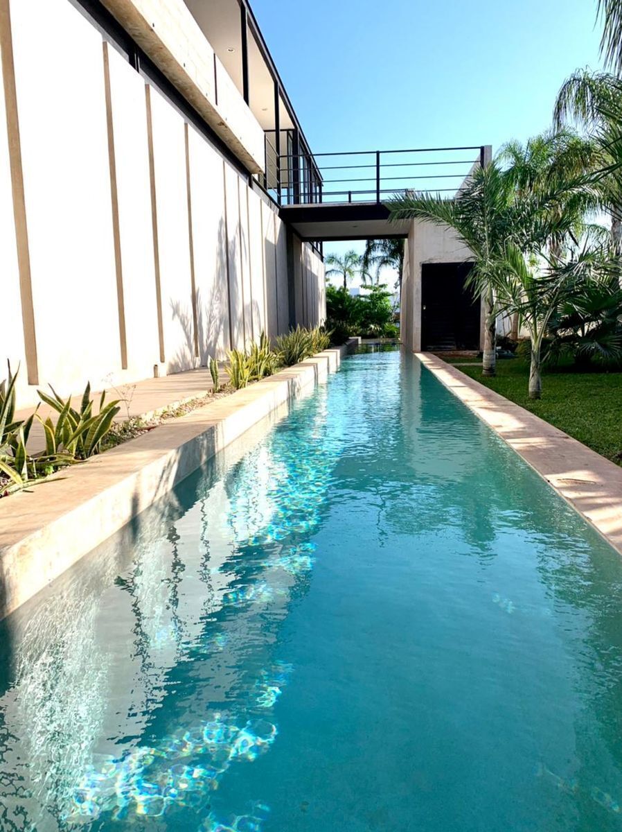 14 de 14: AMENIDADES CON CARRIL DE NADO