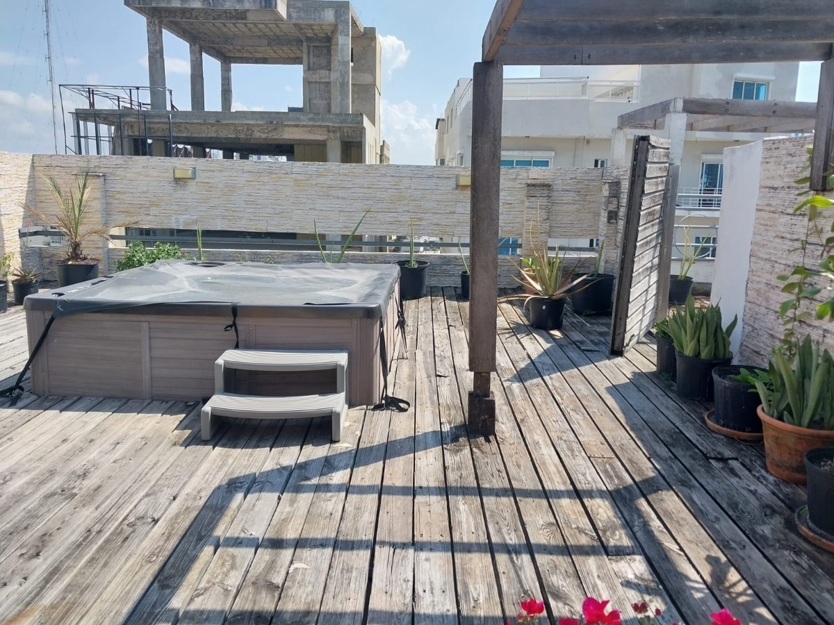 22 de 37: Terraza y jacuzzi