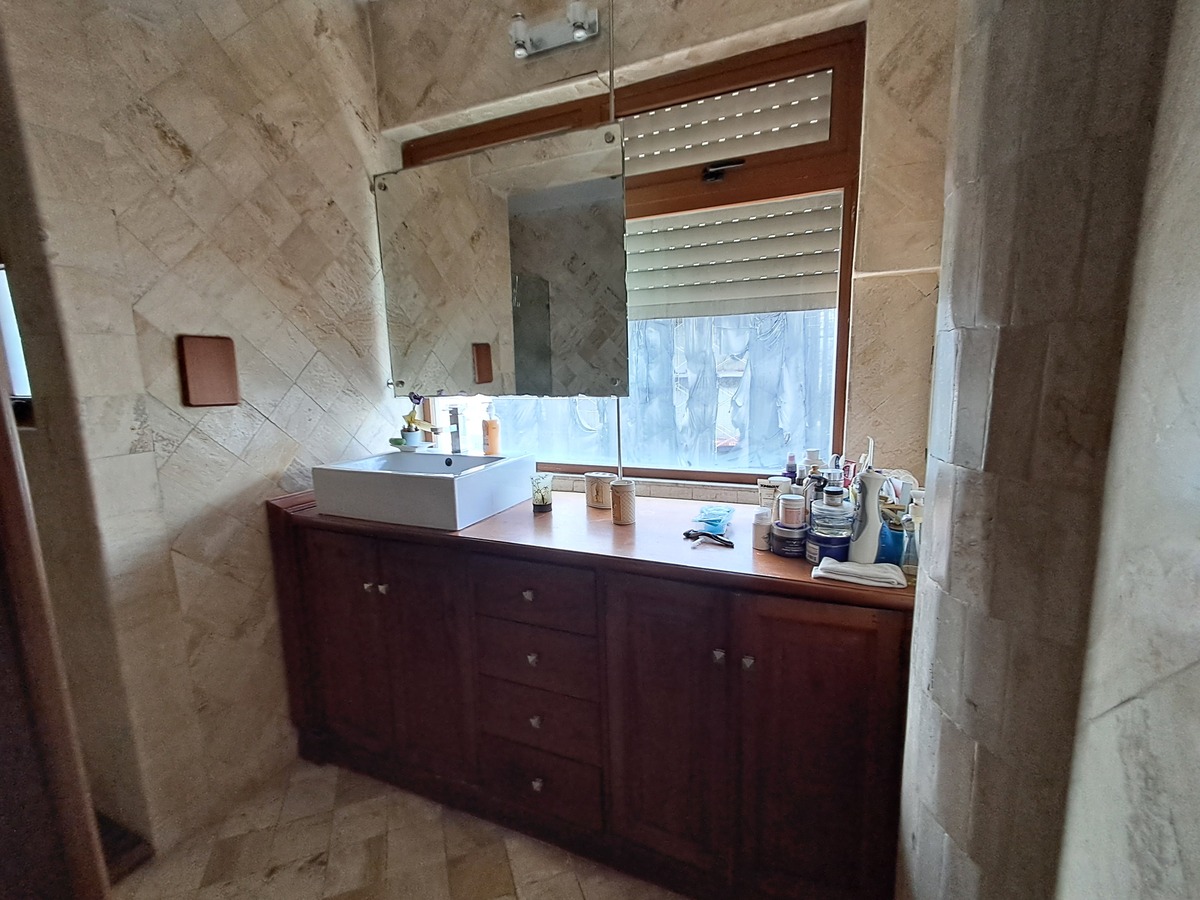 33 de 37: Baño 1
